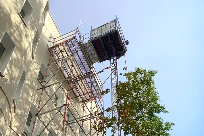 Gerüstbau, Aufzüge von Sassenberg + Pesch in Pulheim, Köln